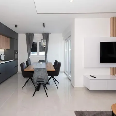 Penthouse Paola- Modern And Luxury In *