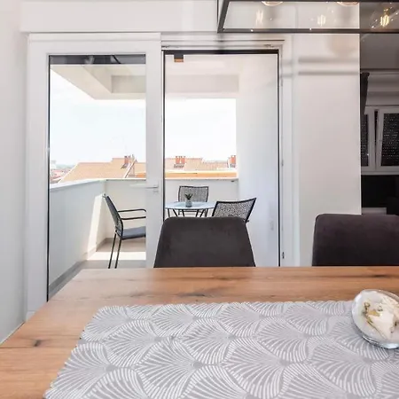 Penthouse Paola- Modern And Luxury In *