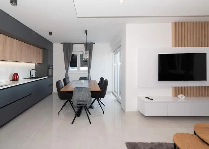 Penthouse Paola- Modern And Luxury In *