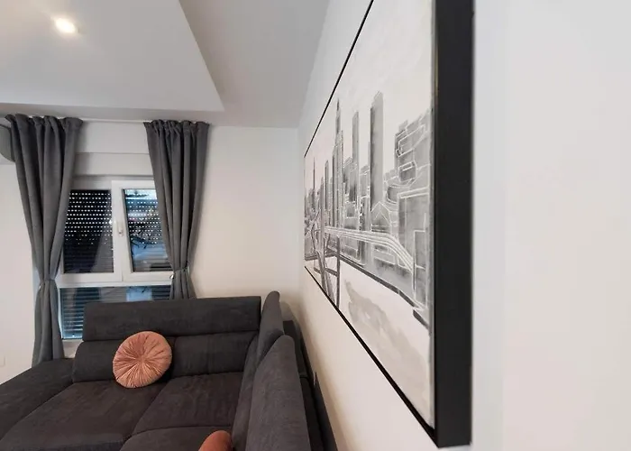 Penthouse Paola- Modern And Luxury In *