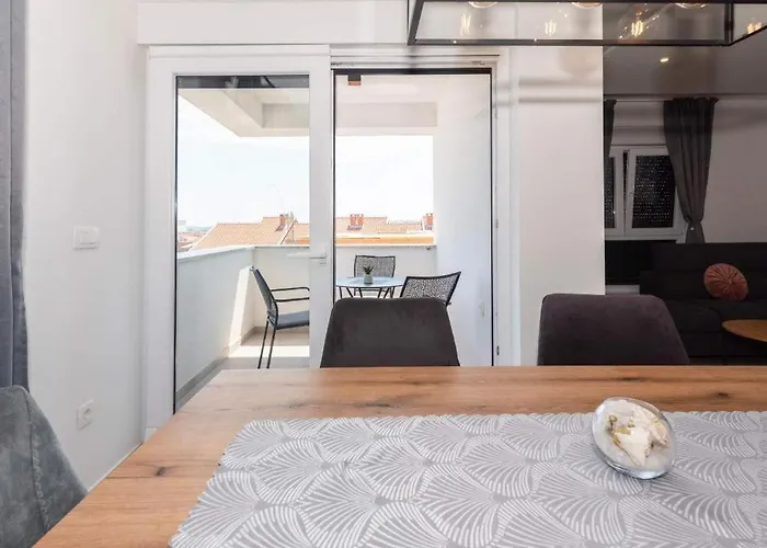 Penthouse Paola- Modern And Luxury In *